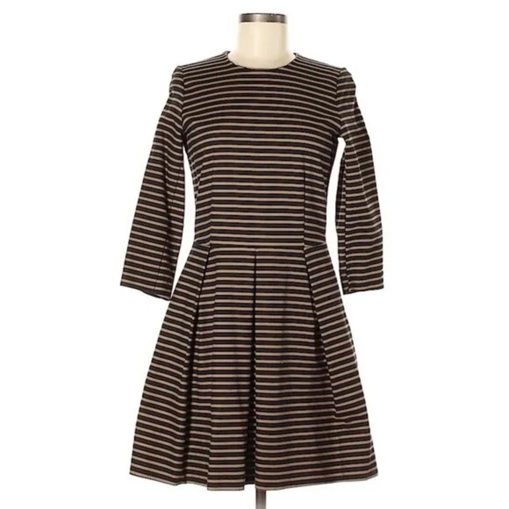 GAP Navy and Tan fitted waist dress